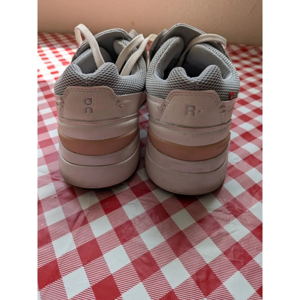 Women's On The Roger Advantage 2, White/Rosehip, 10 Medium US